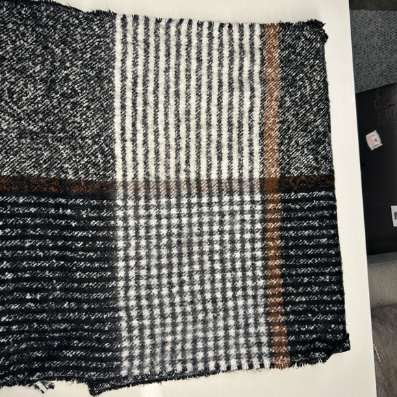 Scarf - Picture 3 of 4